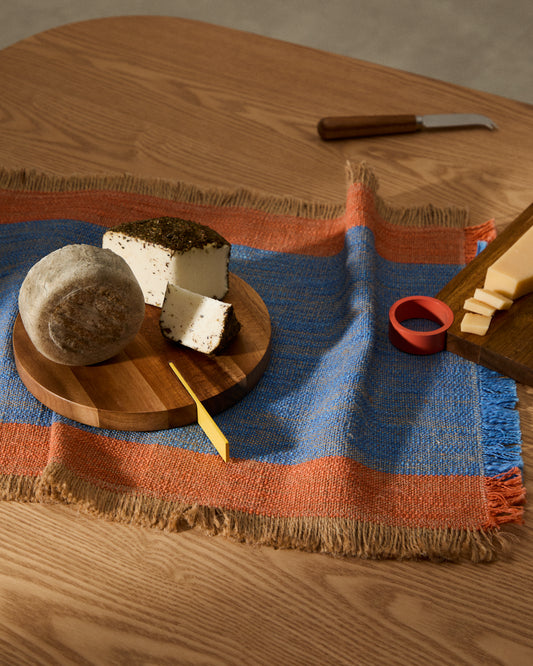 Zairin serving board made of FSC 100% acacia wood and yellow metal