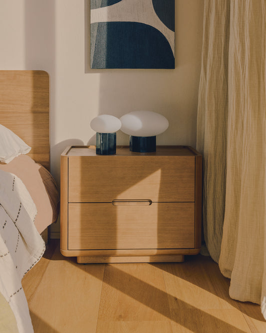 Noćni stočić Arelida od furnira i masivnog hrastovog drveta sa svetlo braon završnom obradom 65 x 50 cm FSC Mix Credit