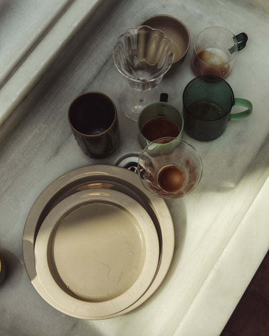 Micla mug made of glass with a green handle