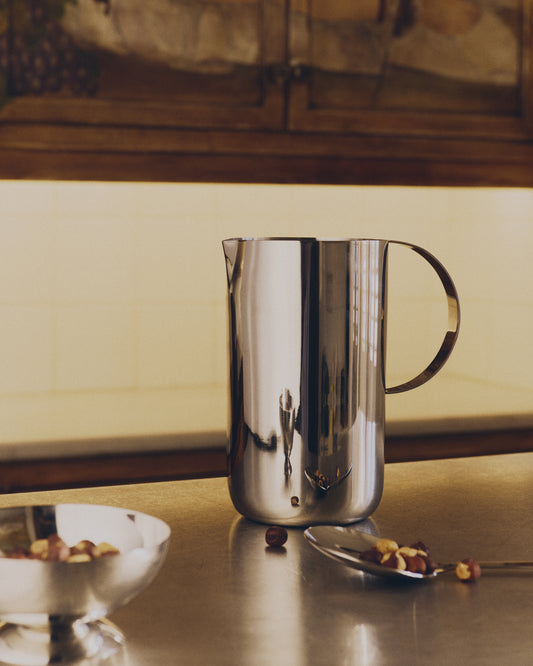 Nirella jug made of stainless steel