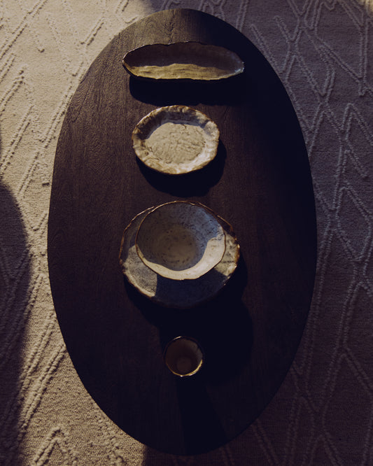 This coffee table is made of solid acacia wood with a black finish FSC 100% 140 x 70cm