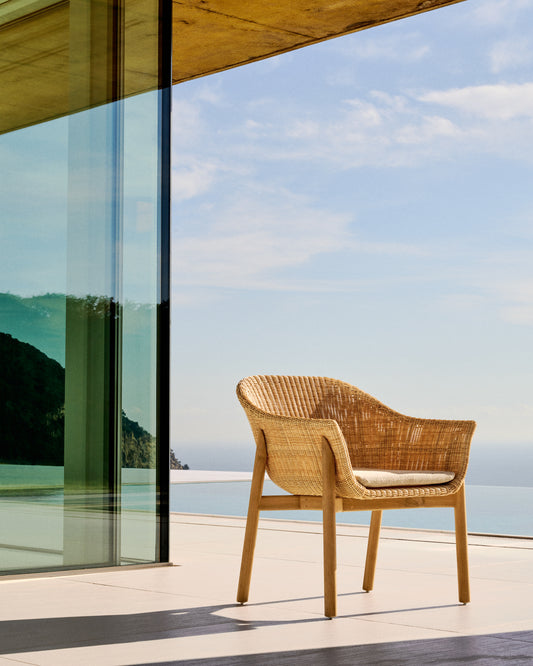 Galea chair made of FSC 100% solid teak wood and synthetic rattan