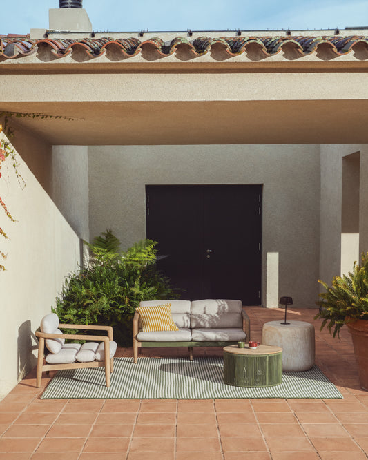 Dandara club table made of steel, green rope and solid acacia wood, Ø70 cm, FSC 100%.