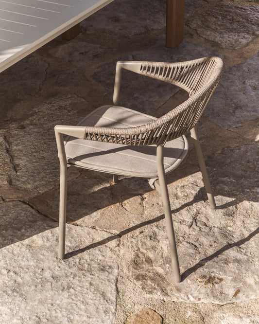 Outdoor folding chair Alimia made of aluminum in the color topo and synthetic rope in the color brown
