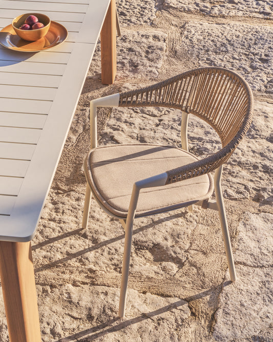 Outdoor folding chair Alimia made of aluminum in crudo color and synthetic rope in beige color