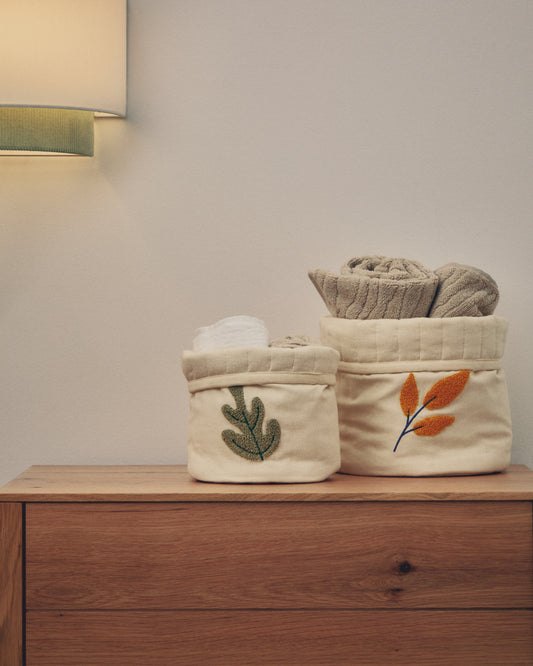 Tandani set of 2 beige cotton baskets for children with embroidered leaves