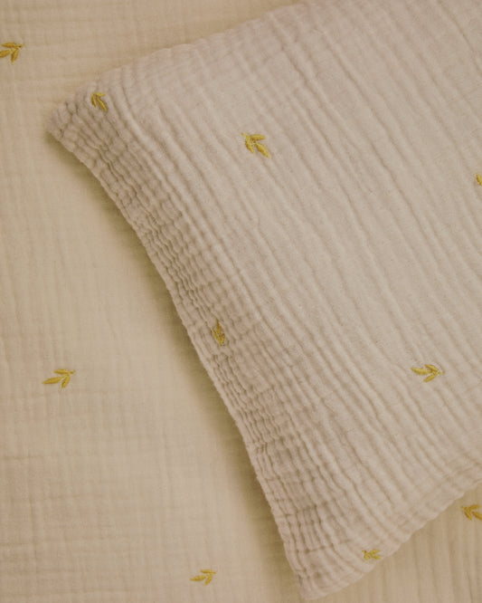 Dorani bedding set with duvet and pillowcase made of double gauze cotton with embroidered details, for a bed of 70 cm