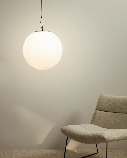 Brisia metalna plafonska lampa sa crnim finišem i 1 mat staklenom kuglom Ø50cm