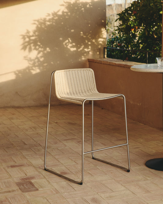Stackable Tavari bar stool made of beige synthetic rope and AISI 304 stainless steel with brushed effect, height 75 cm