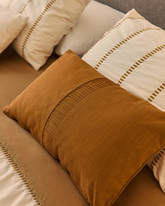 Cushion cover Luadia made of cotton with a pleated detail in orange color 30 x 50 cm