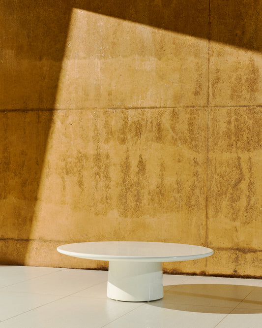 Albanella cement coffee table with glossy white finish Ø110cm