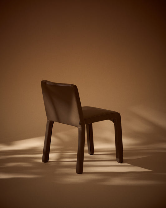 Stolica Loria na slaganje od poliuretana braon boje FSC 100%