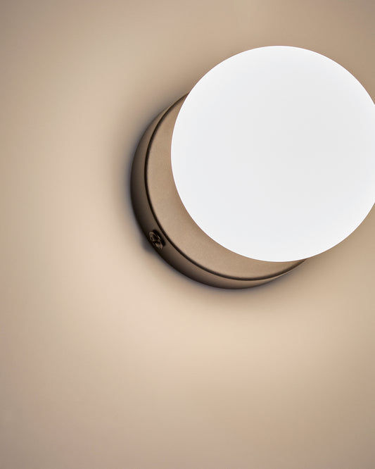 Brisia metalna zidna lampa sa crnim finišem i 1 mat staklenom kuglom Ø8cm