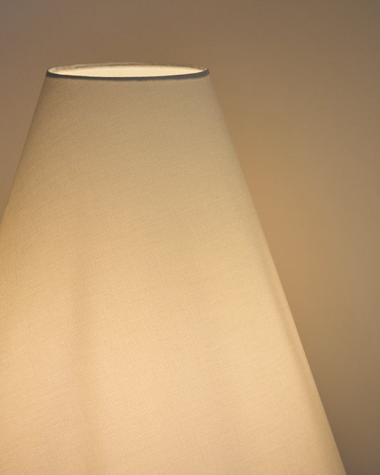 Podna lampa Navat od metala, sa antikno braon završnom obradom.