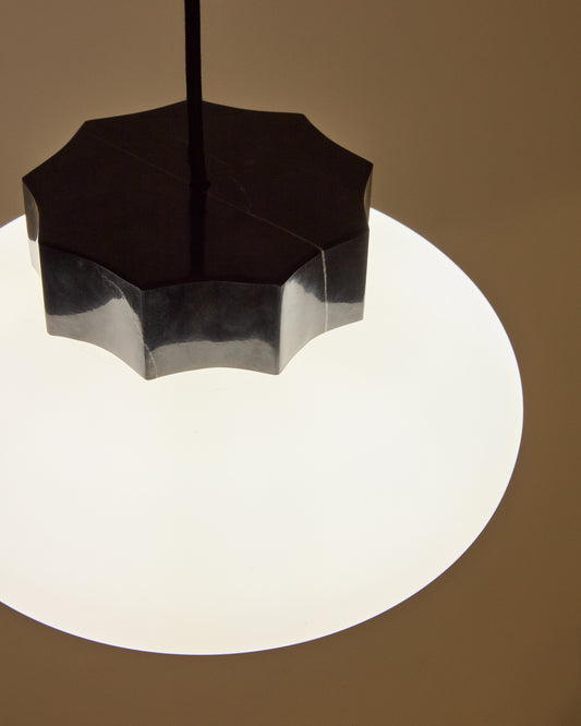 Plafonska lampa Idela od dimljenog stakla i crnog mermera Ø26 cm