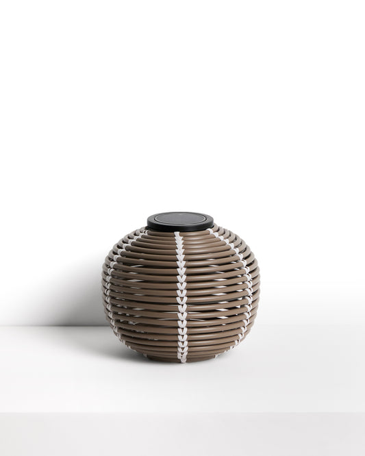 Garoina outdoor solar LED table lamp in taupe synthetic rattan Ø25cm