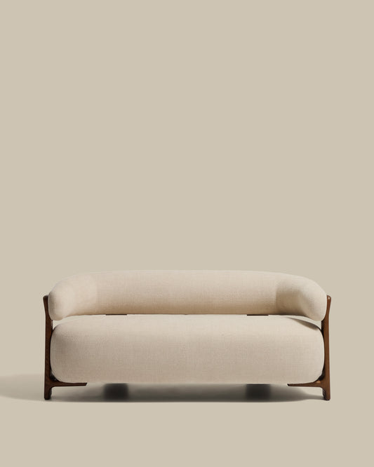 Sofa Granite za 2 osobe od šenila bež boje i nogu od punog jasenovog drveta sa završnom obradom u tonu oraha 155 cm FSC 100%