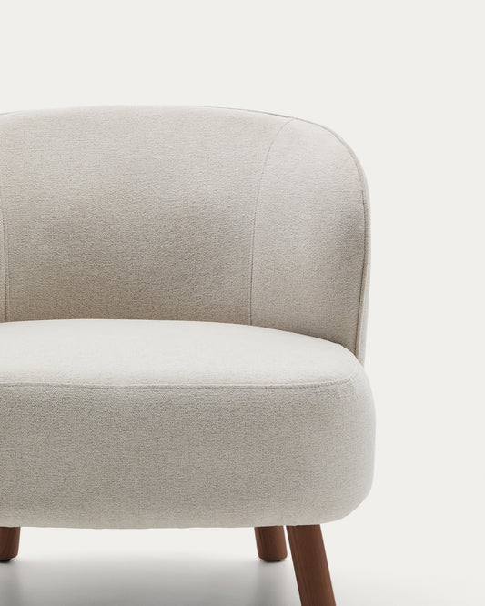 Fotelja Ulit od chenille tkanine bež sa nogarima od masivnog jasena, završna obrada u boji oraha