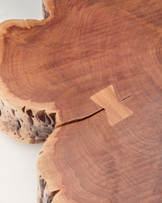 Tavine coffee table in solid acacia with bleached finish and wheels Ø85 cm