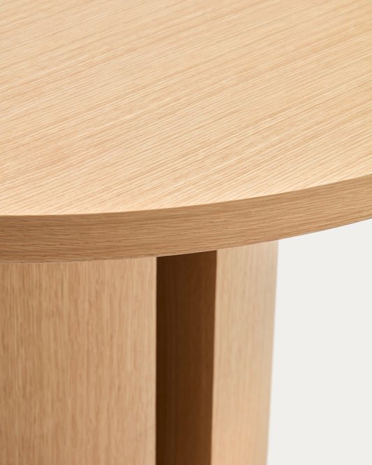 Nealy round table with an oak veneer in a natural finish, Ø 120 cm