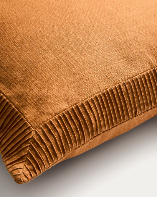 Cushion cover Luadia made of cotton with a pleated detail in orange color 50 x 50 cm